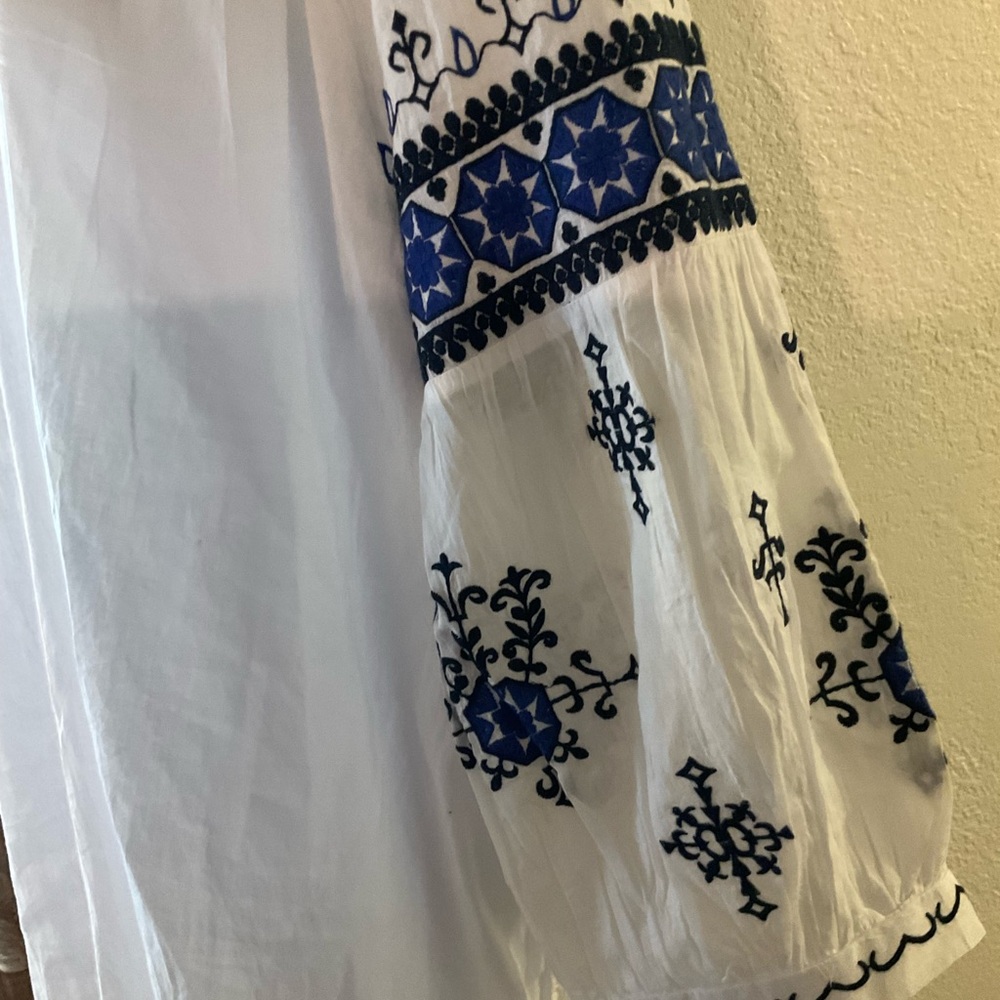Collections Etc White Blouse with Blue Trim - Picture 7 of 8